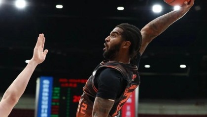 kaiyun-山东男篮主场迎战吉林，有望冲击7连胜，克里斯再会摊手好搭档