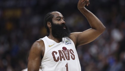 开云娱乐-哈登谈带伤出战：我就是看看自己能不能运球 能运球就能打！